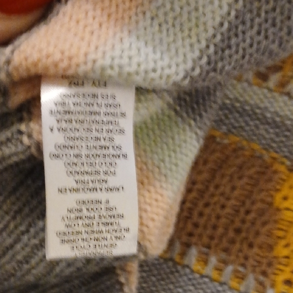 Geometric Patterned Sweater - Picture 6 of 7